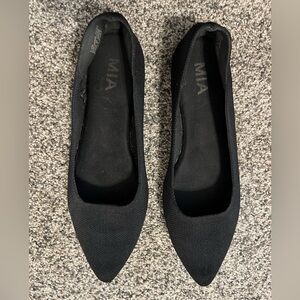 MIA black flats